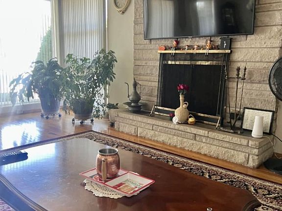 2nd image of 3422 Whitcomb Ave #3