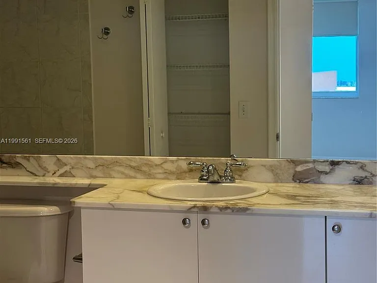 18800 NE 29th Ave #822 — Photo 8