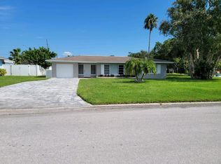 125 9th St, Belleair Beach, FL 33786