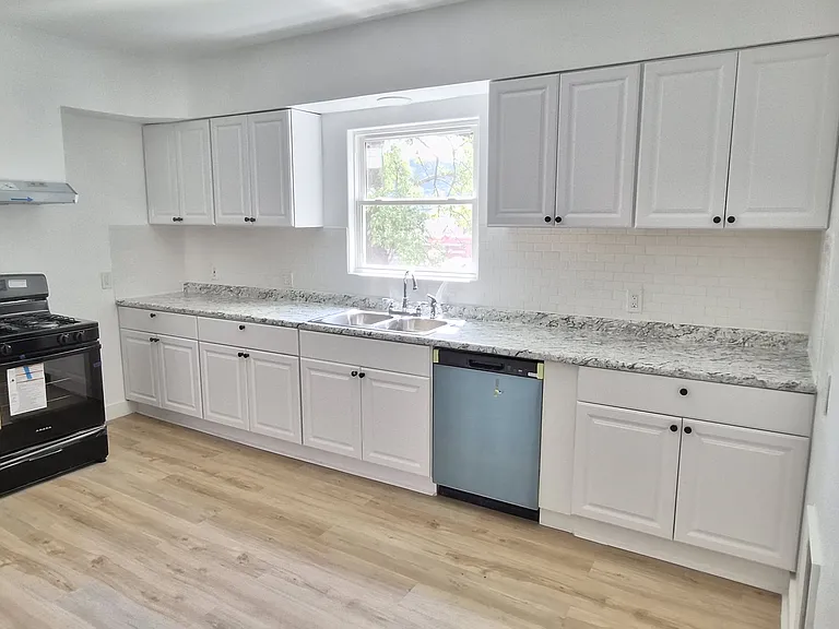 1025 Kenneth Ave #1 — Photo 5