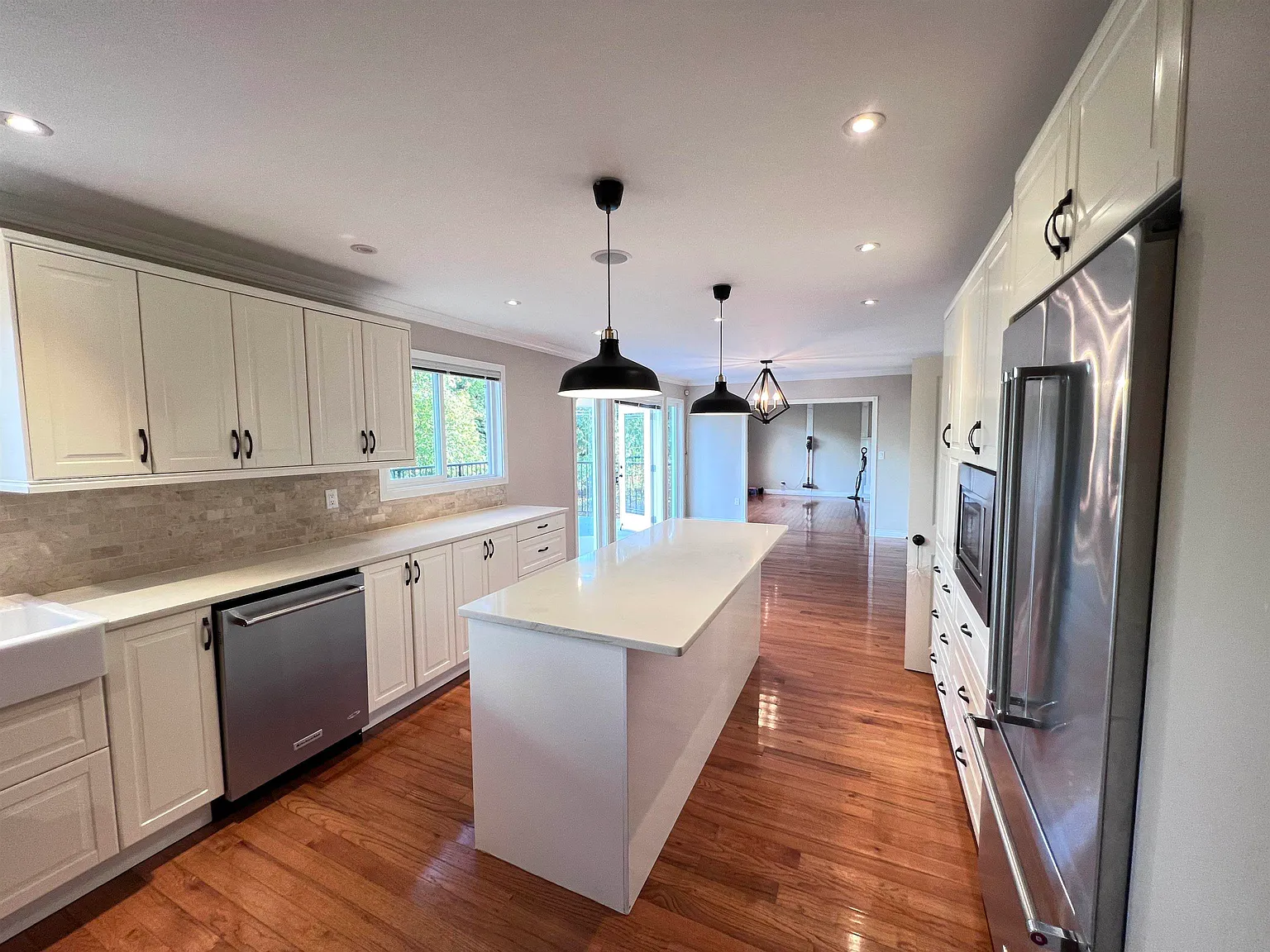 4 bed, 3000 sqft, $4,200 — Photo 2