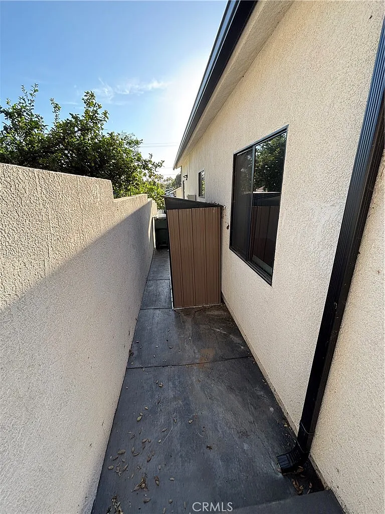 3 bed, 800 sqft, $3,900 — Photo 3