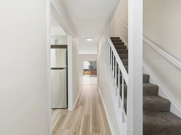 207 Roundhouse Ct — Photo 11