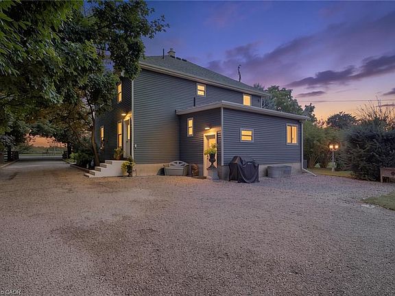 2nd image of 2884 Cockshutt Rd
