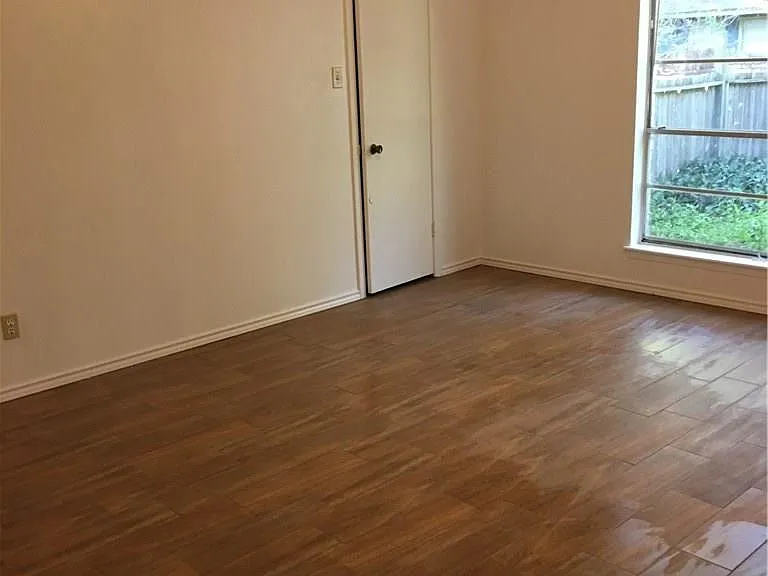 N Laurelwood Dr — Photo 10