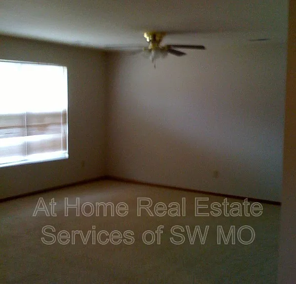 1123 S Clifton Ave — Photo 7