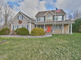 206 Birchwood Ln, Lake Ariel, PA 18436