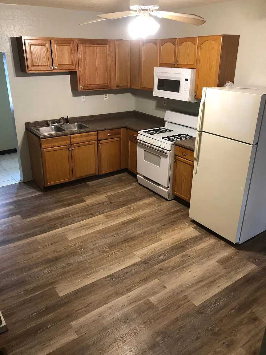 450 North Ave photo 1