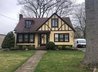 26 Alameda Ct, Shrewsbury, NJ 07702