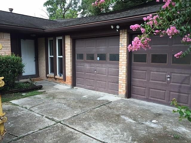 1st image of 827 Rockbrook Dr