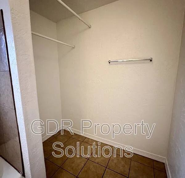3529 Ross Ave SE — Photo 36