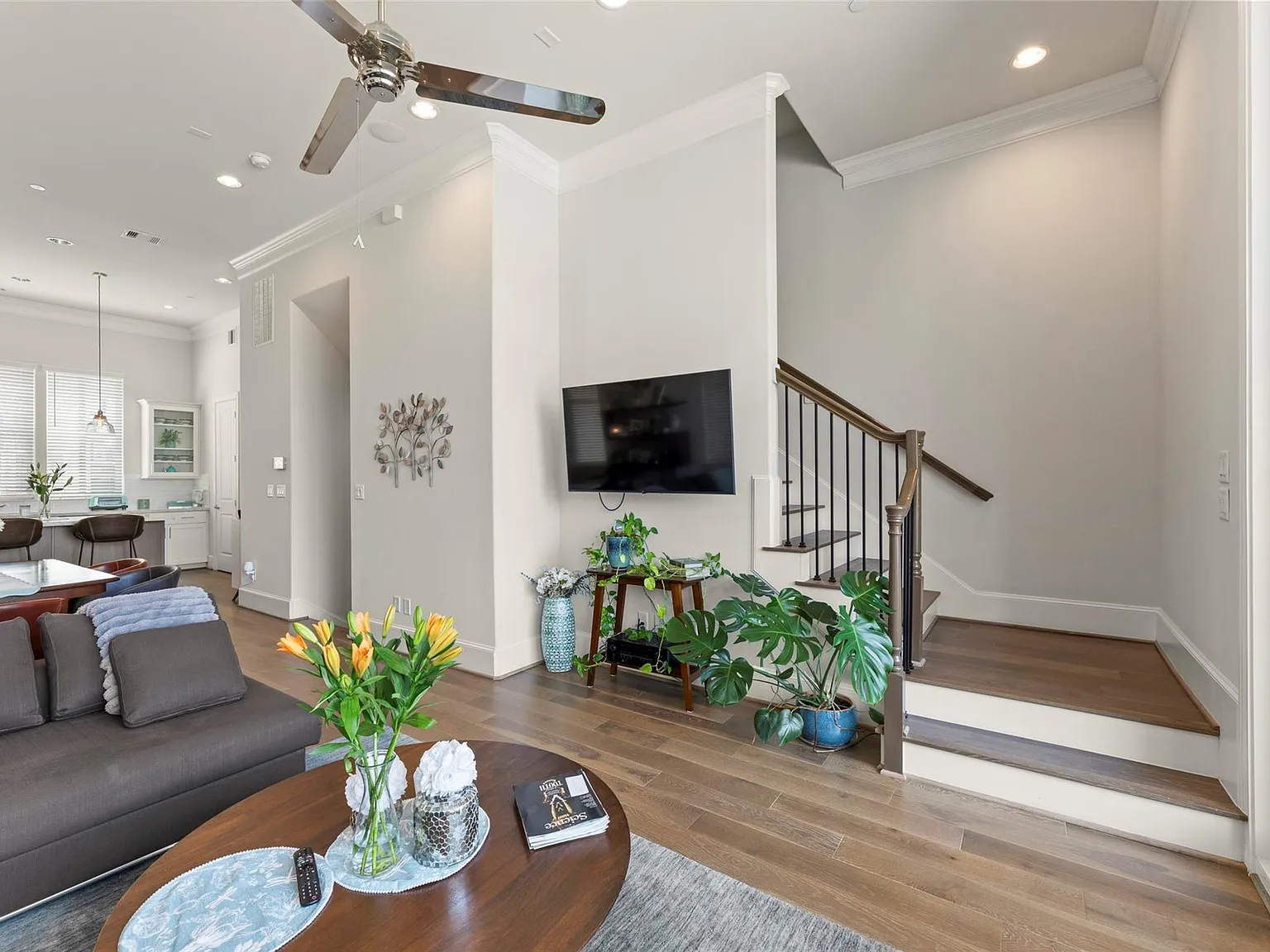 3 bed, 4.5 bath, 2691 sqft, $4,400 — Photo 4