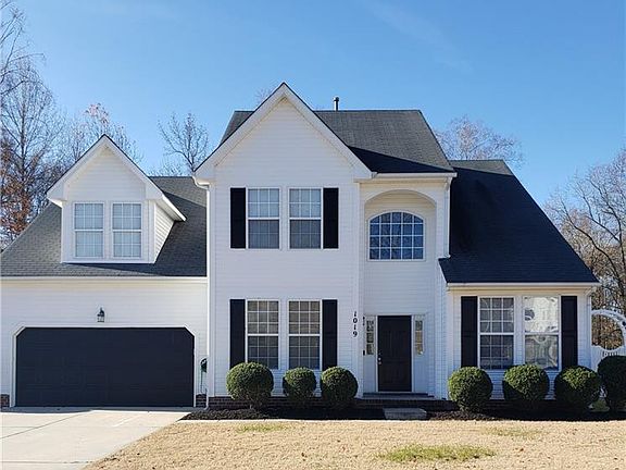 4th image of 1019 Sawtooth Dr