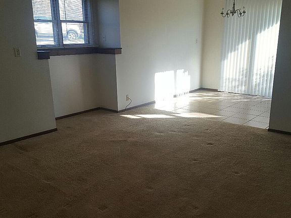 3rd image of 3304 Albany Ct APT A