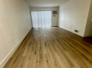 18366 Collins St #6, Tarzana, CA 91356