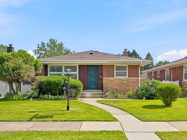 5107 Fairview Ln, Skokie, IL 60077