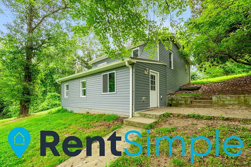 3 bed, 1.0 bath, 1800 sqft, $2,195 — Photo 3
