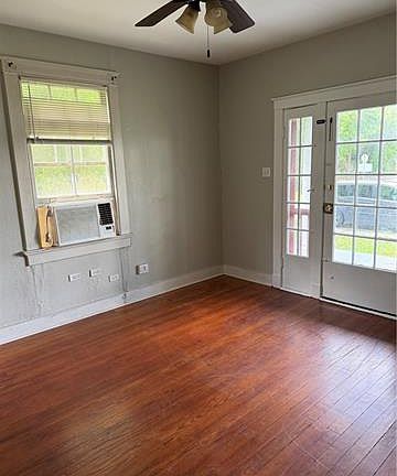 5th image of 819 Governor Hall St