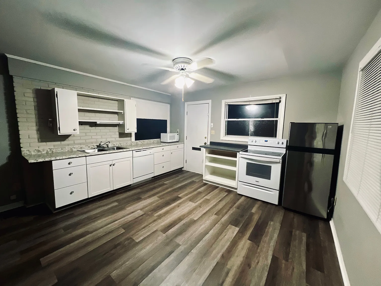 1 bed, 800 sqft, $1,330 — Photo 3