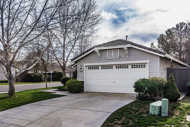 1st image of 2644 Maybrook Dr