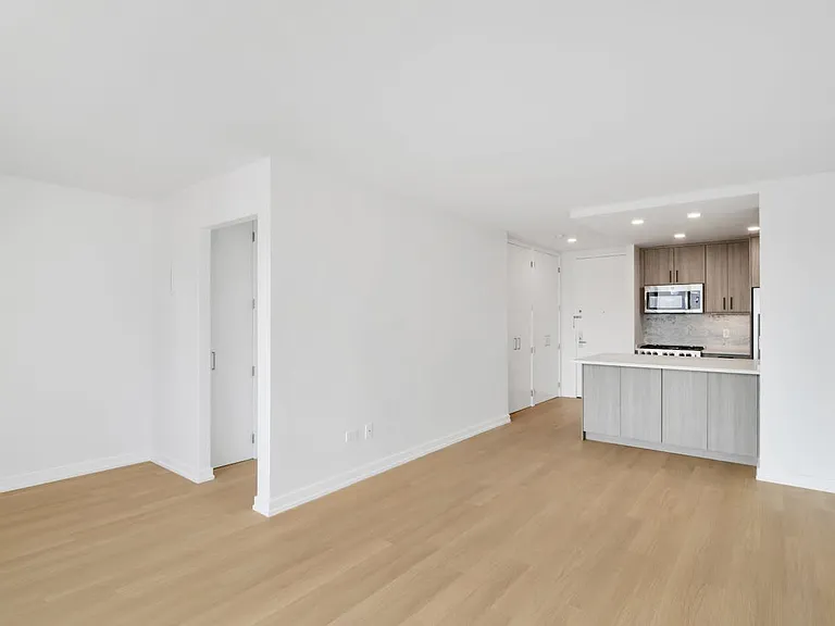 200 W 60th St #16A — Photo 5
