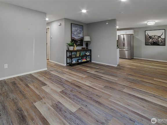 3rd image of 1802 21st St NE