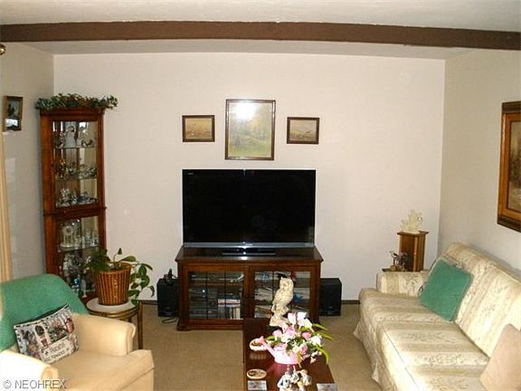 3rd image of 4703 Greenbriar Ln