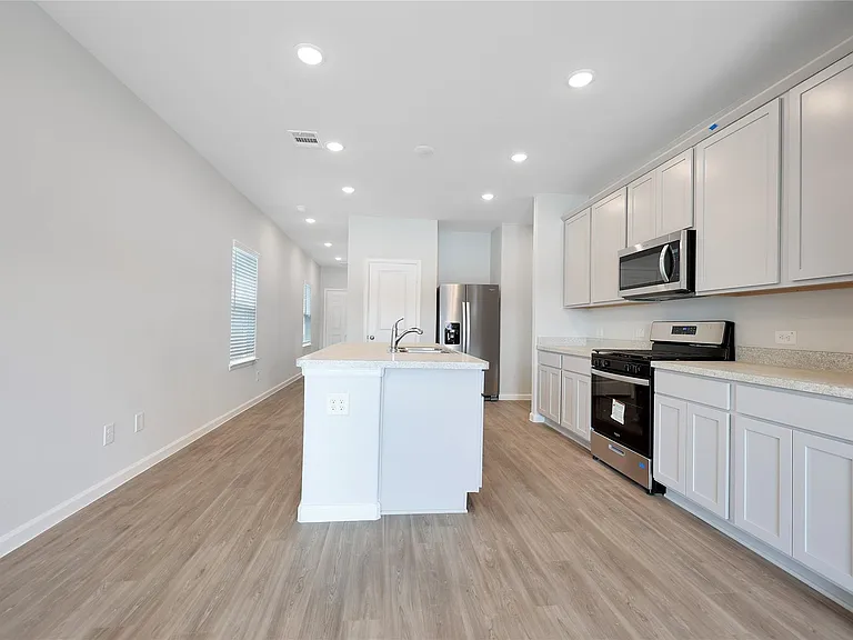 16632 Aurora St — Photo 10