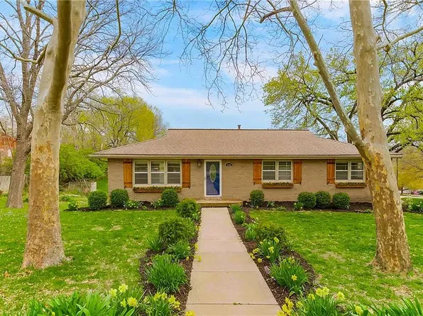 1305 Craig Dr, Liberty, MO 64068