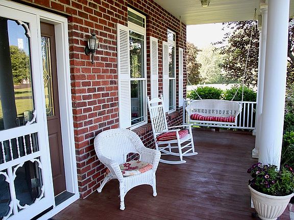 2nd image of 5 Rockridge Cir