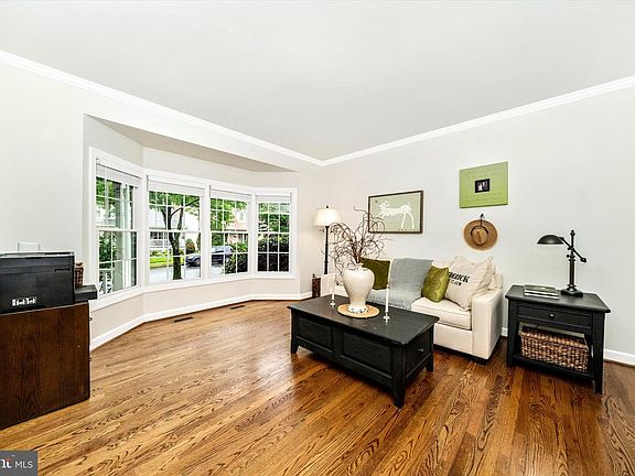5th image of 2447 Merchant St