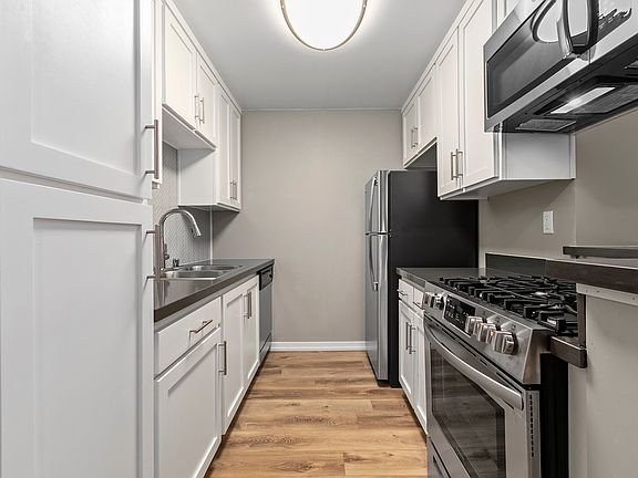 4th image of 9128 Burke St #103