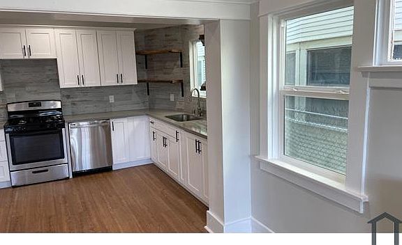 4th image of 961 W 42nd St #961