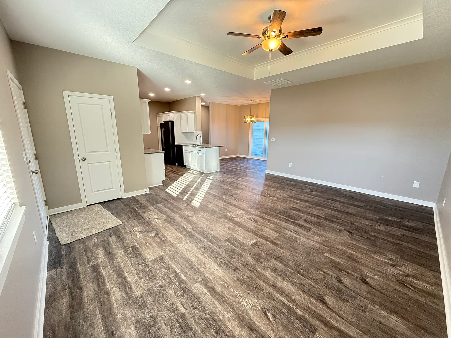 2 bed, 1400 sqft, $1,700 — Photo 2