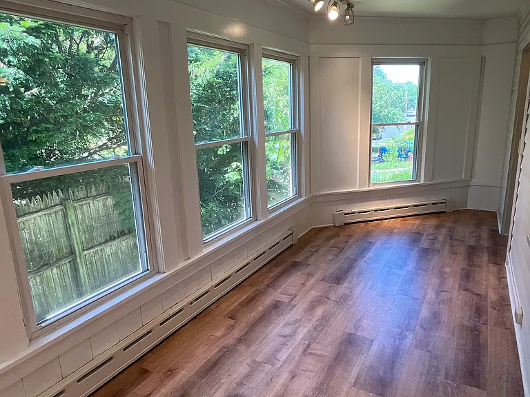 enclosed porch / office / bedroom