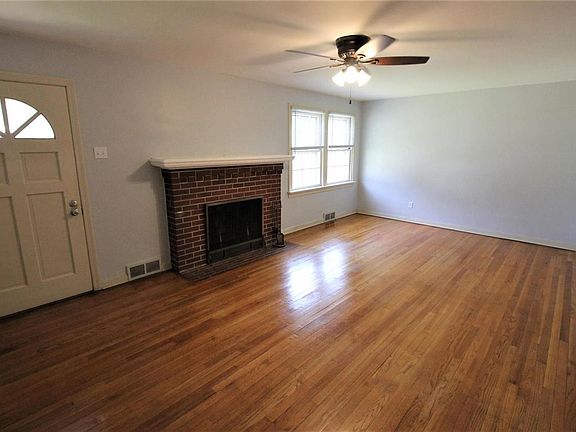 3rd image of 1320 Washington St
