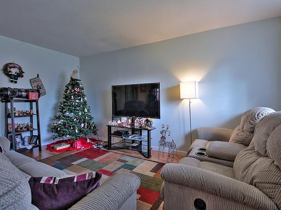 3rd image of 4057 Mira Loma Way