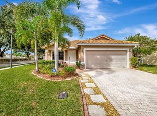 842 SW 120th Ave, Pembroke Pines, FL 33025