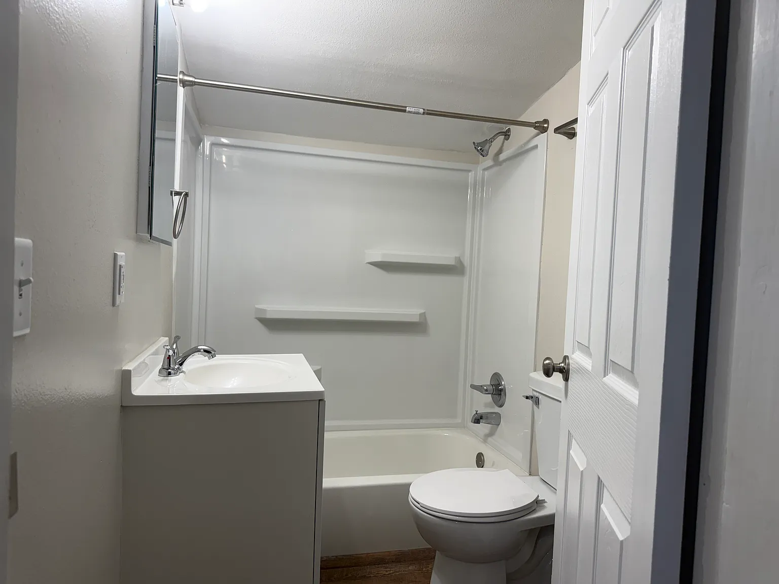 2 bed, 700 sqft, $1,300 — Photo 4