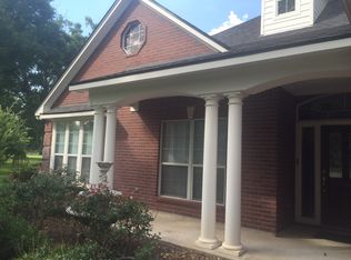 121 Daffodil Ln, Wharton, TX 77488