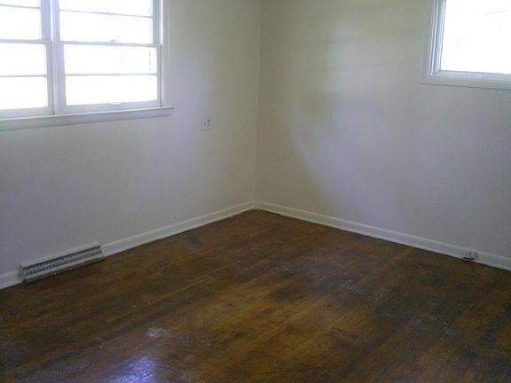 4th image of 1004 Woodnell St