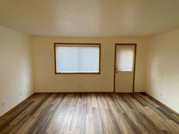 4th image of 8916 SE Lafayette St #9249755
