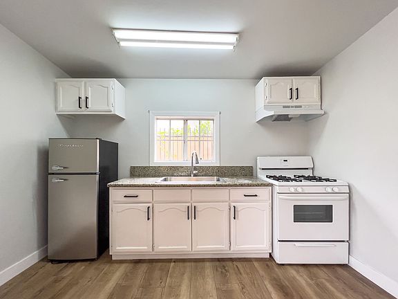 3rd image of 1840 Glendale Blvd #2159