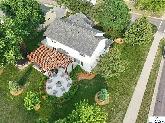 3rd image of 2119 Burnett Ln