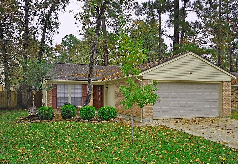 Beautiful 1 story house located on a cul-de-sac street.