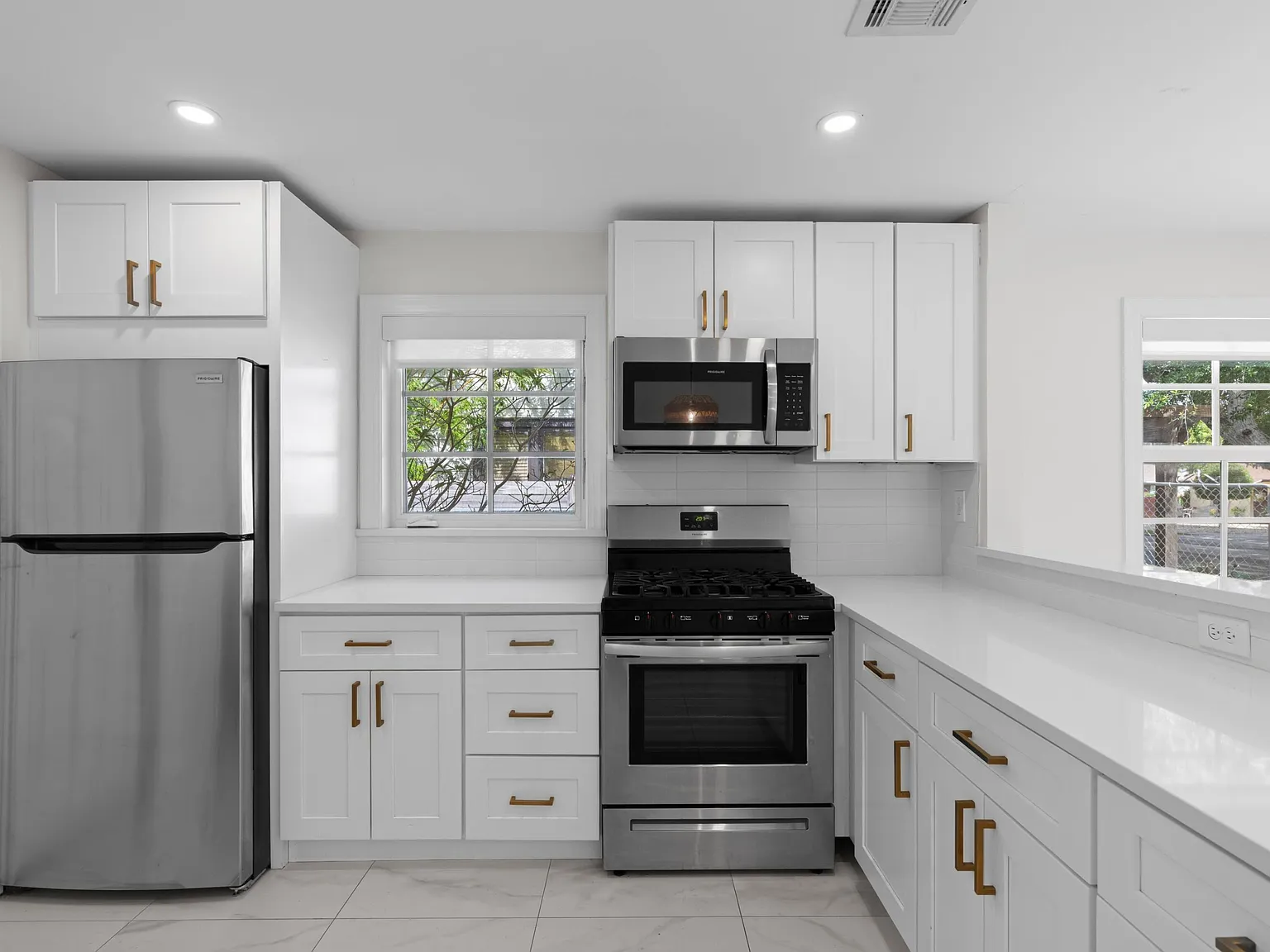 2 bed, 1.0 bath, 909 sqft, $2,600 — Photo 4