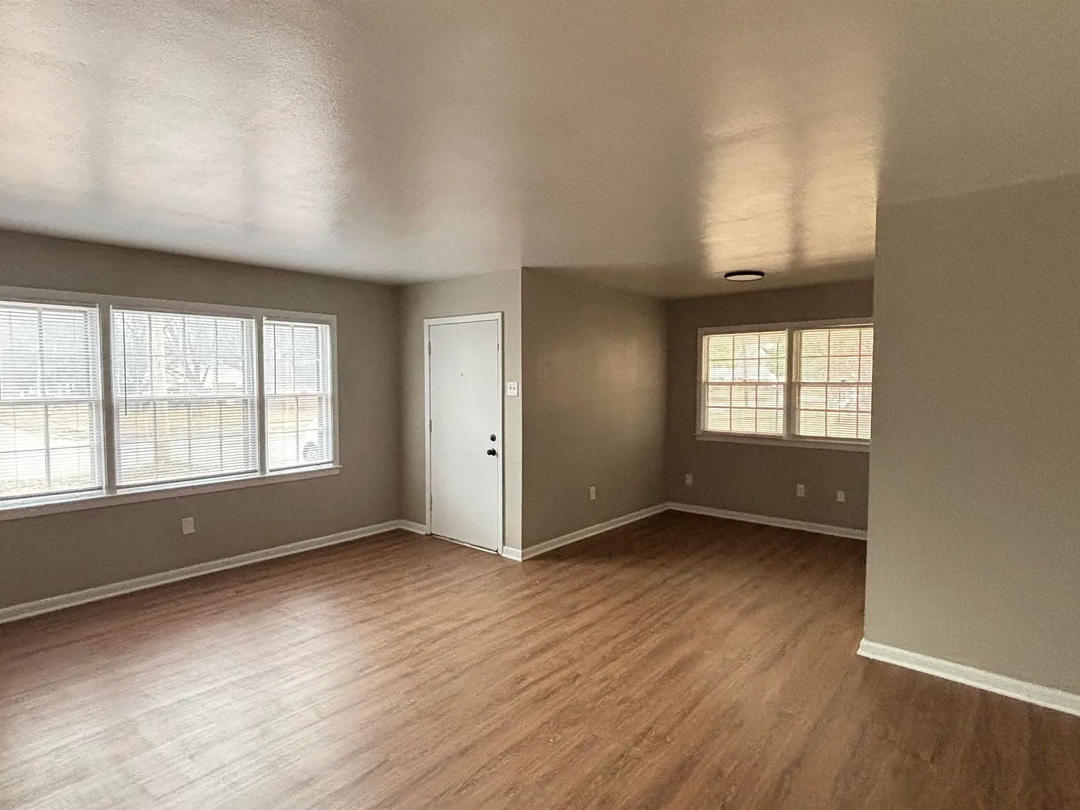 3 bed, 1.5 bath, 1125 sqft, $1,450 — Photo 2