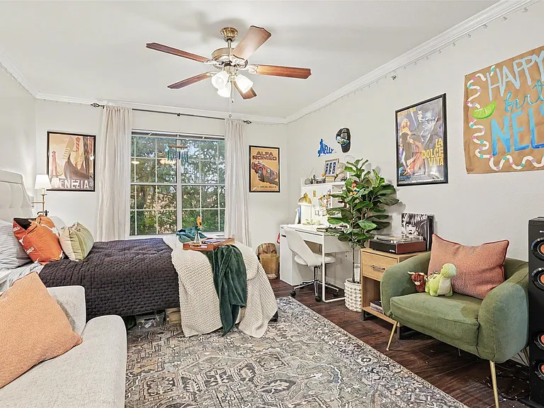 501 W 26th St #210 — Photo 13