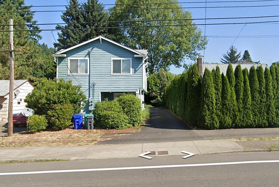 Front unit entrance. Please do not disturb tenants.