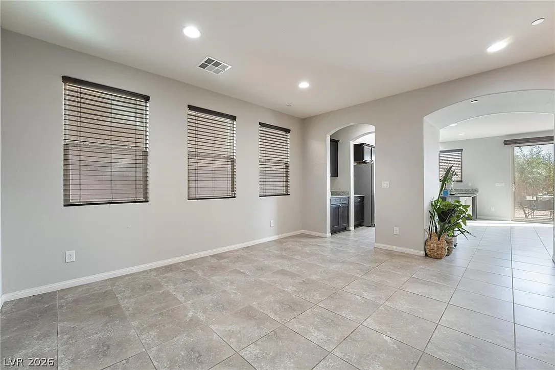 5 bed, 3.0 bath, 2943 sqft, $2,650 — Photo 4